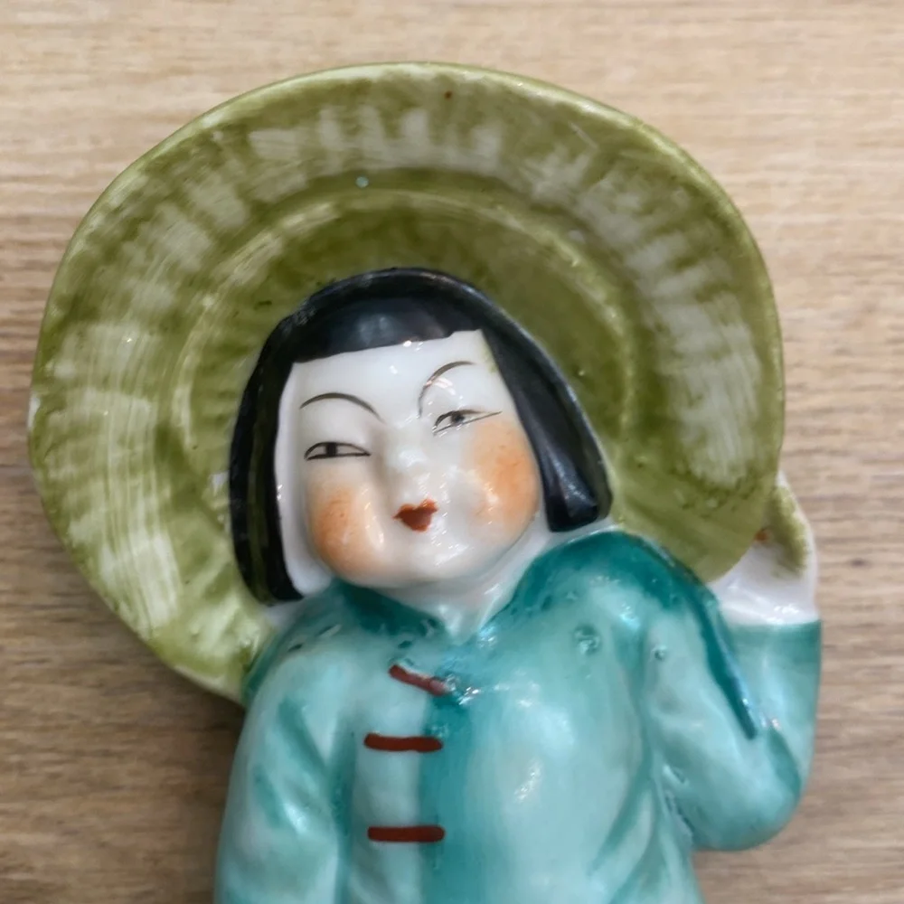 Vintage Chinese Wall Pocket‎ Figural Vase